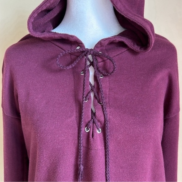 Ultra Flirt hoodie pullover top. Lace up front. Burgundy. Cotton blend. Size M - Picture 4 of 7